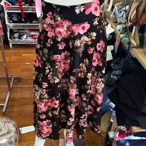 Chic Floral A-Line Skirt in Black and Pink